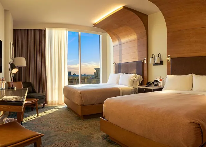 Queen Corner Room City View